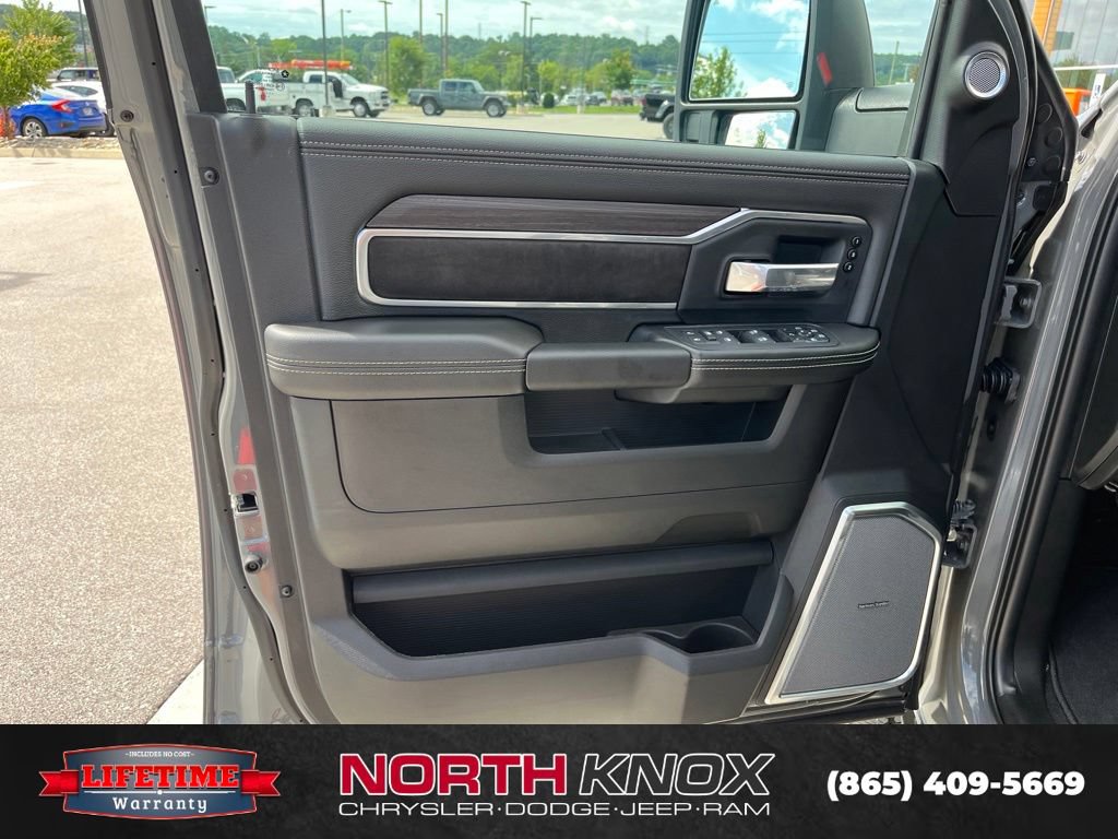 New 2026 RAM 2500 Laramie AWD/4WD image 4