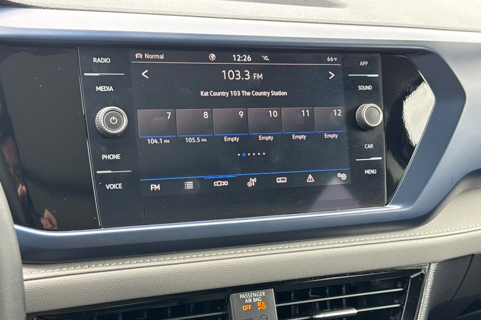 Used 2024 Volkswagen Taos SE image 18