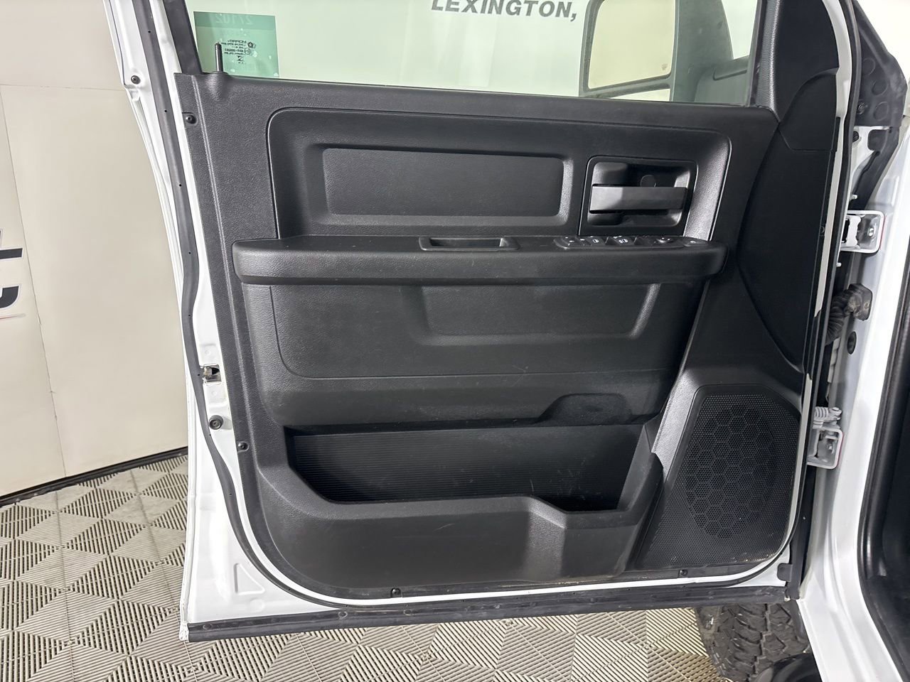 Used 2024 RAM 2500 Tradesman w/ Chrome Appearance Group image 7