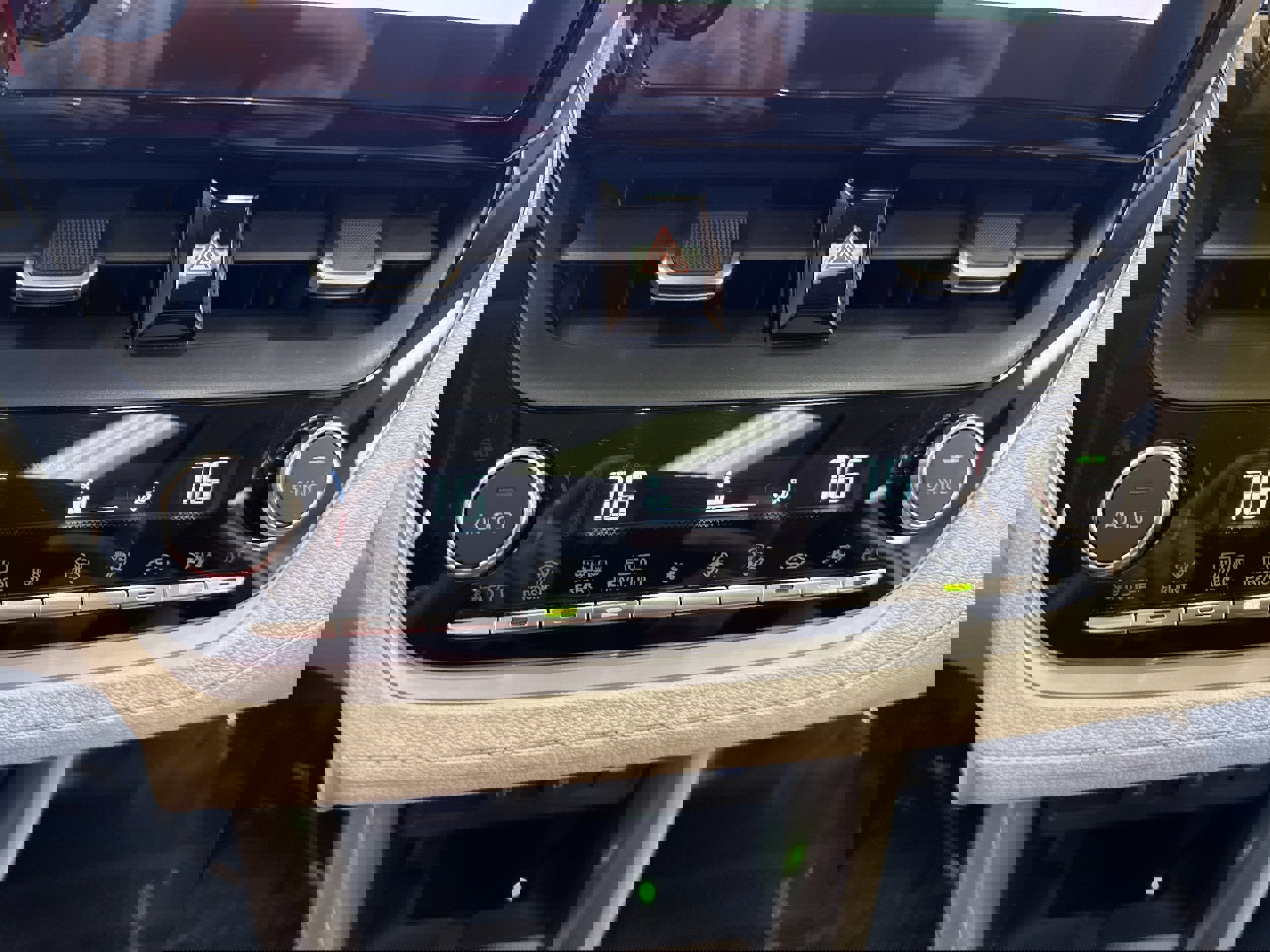 Used 2024 Toyota Corolla Cross XLE w/ Convenience Package image 43