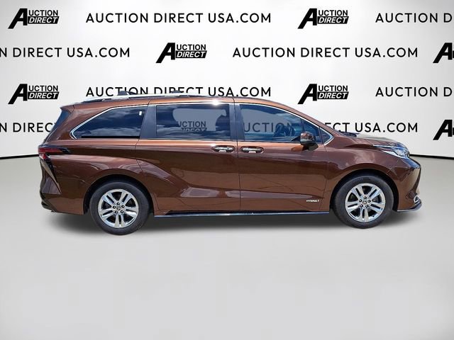 Used 2021 Toyota Sienna Limited image 10