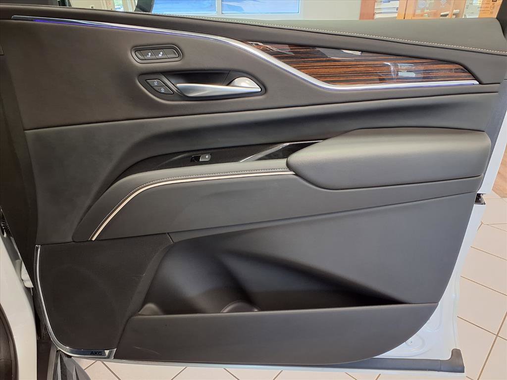 Certified 2024 Cadillac Escalade ESV Luxury image 12