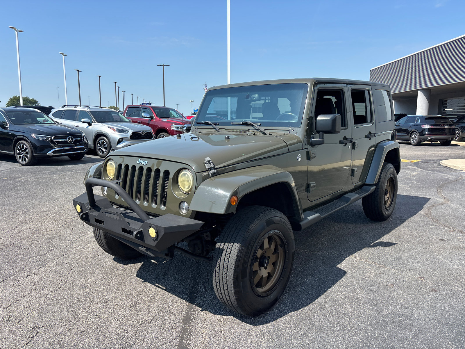 Used 2015 Jeep Wrangler Unlimited Sahara w/ Connectivity Group AWD/4WD image 3