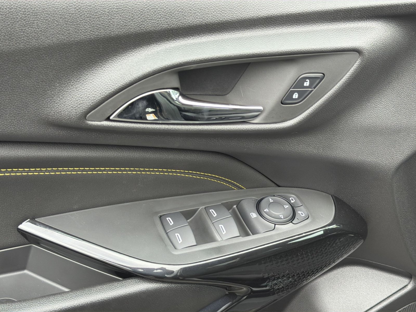 New 2026 Chevrolet Trax ACTIV w/ Sunroof Package FWD image 15