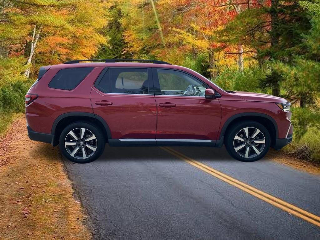 Used 2023 Honda Pilot Touring image 2