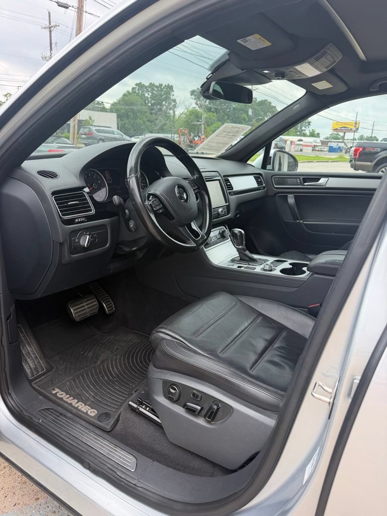 Used 2017 Volkswagen Touareg Wolfsburg Edition AWD/4WD image 14