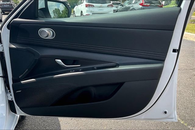 New 2025 Hyundai Elantra Limited image 29