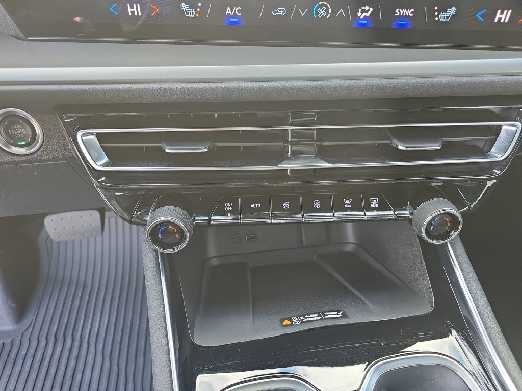 Used 2025 Chevrolet Traverse LT w/ LPO, Floor Liner Package AWD/4WD image 22