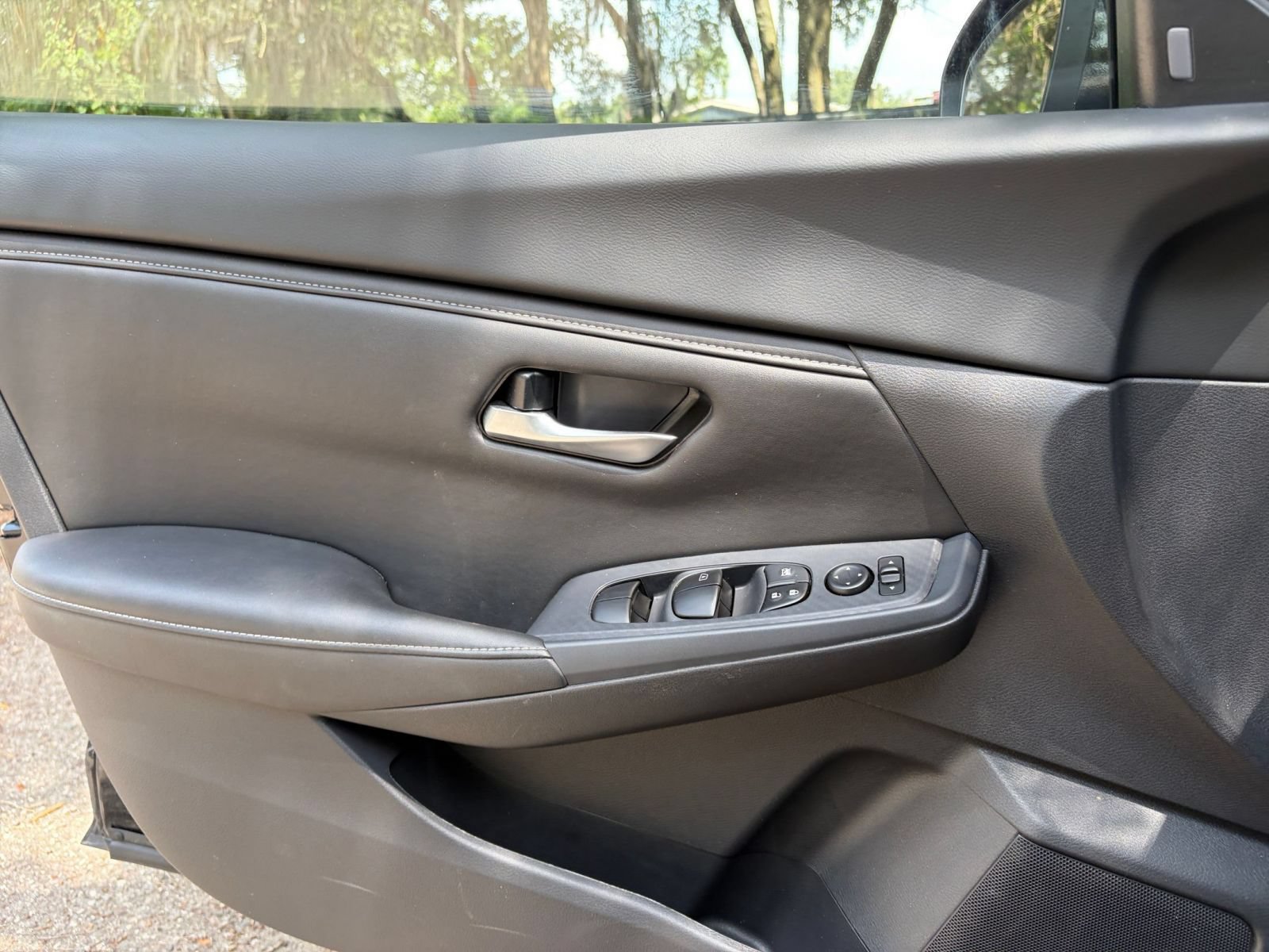 Used 2025 Nissan Sentra SV FWD image 18