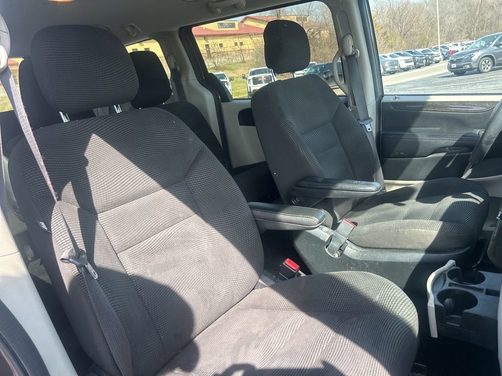 Used 2020 Dodge Grand Caravan SE w/ UConnect Hands-Free Group image 26