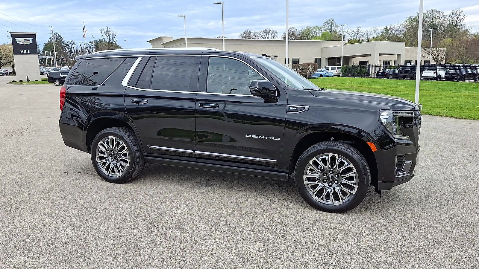 Used 2024 GMC Yukon Denali Ultimate image 2