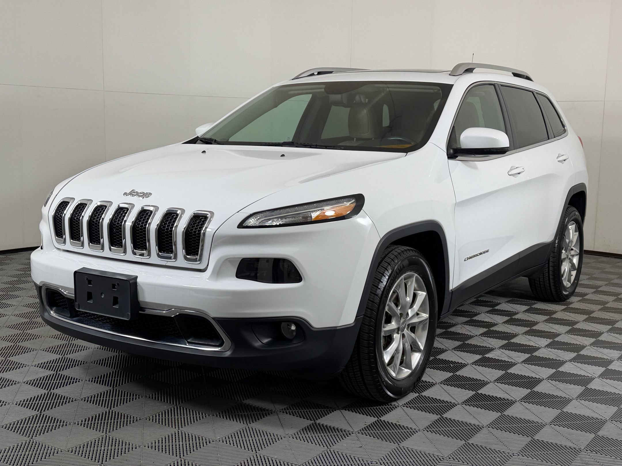 Used 2016 Jeep Cherokee Limited w/ Luxury Group image 1