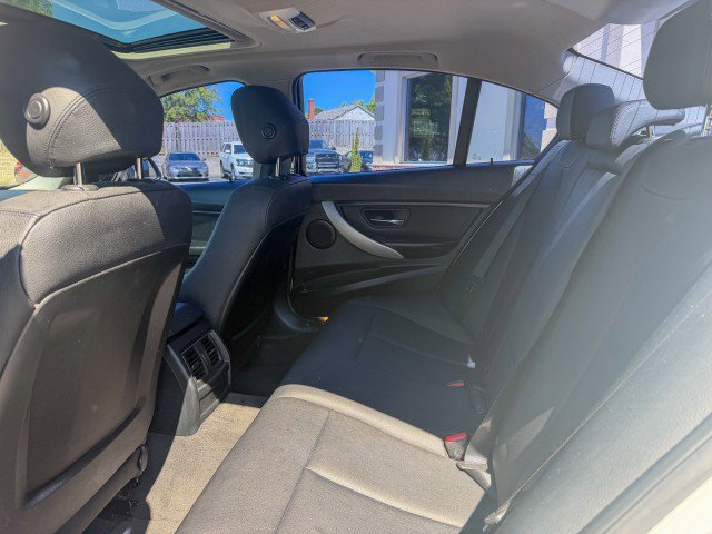 Used 2016 BMW 320i Sedan RWD image 6