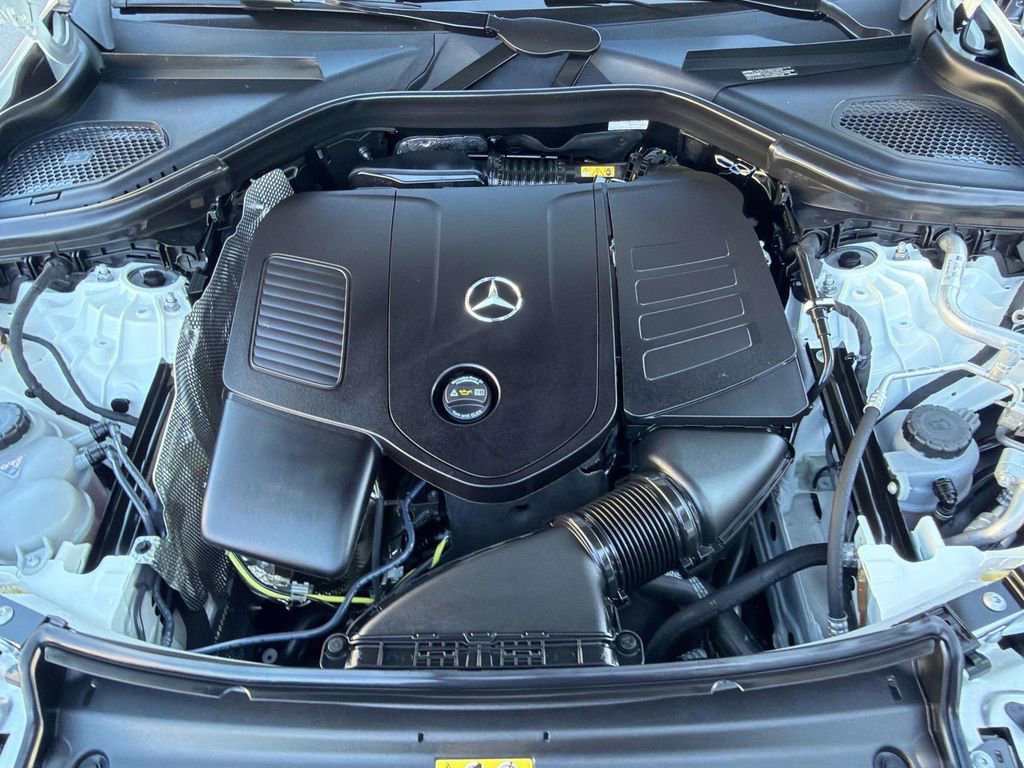 Used 2025 Mercedes-Benz GLC 350e 4MATIC image 23