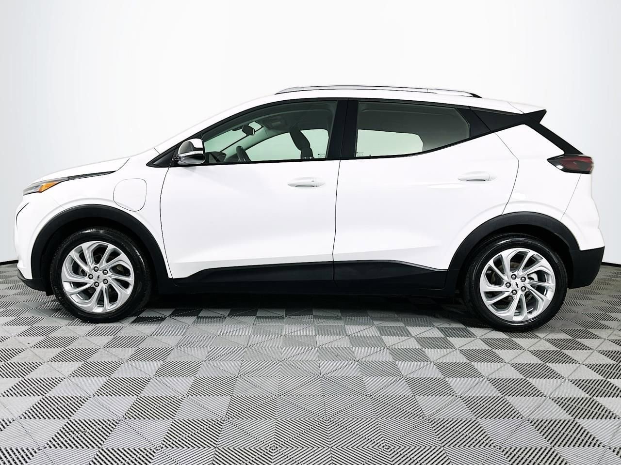 Used 2023 Chevrolet Bolt EUV LT FWD image 7