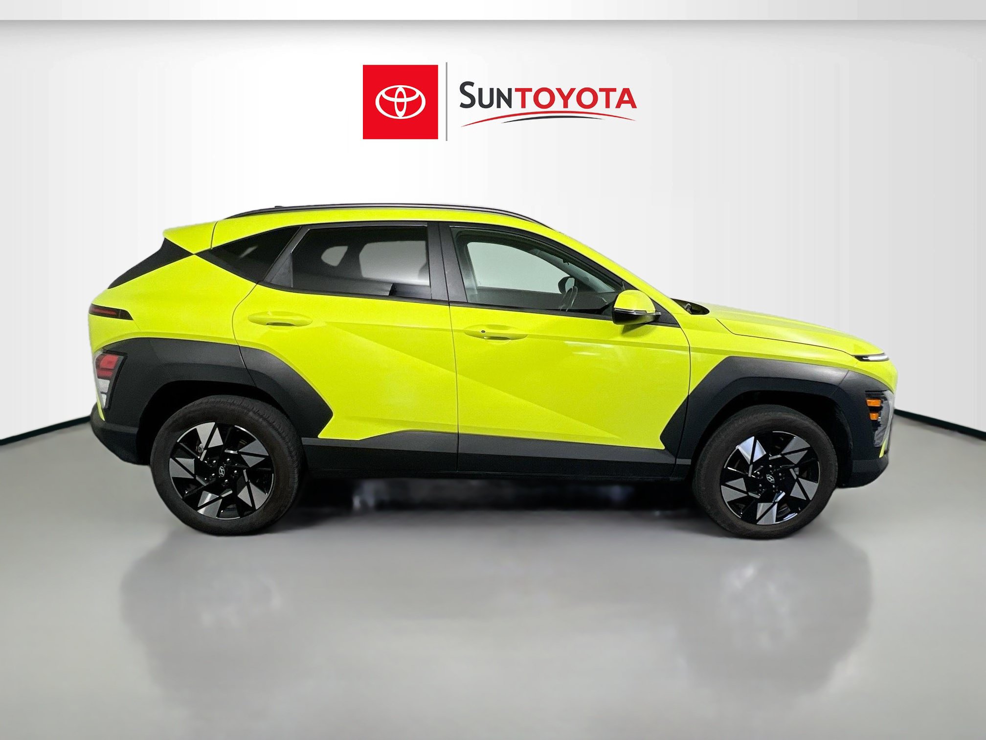 Used 2024 Hyundai Kona SEL AWD/4WD image 2