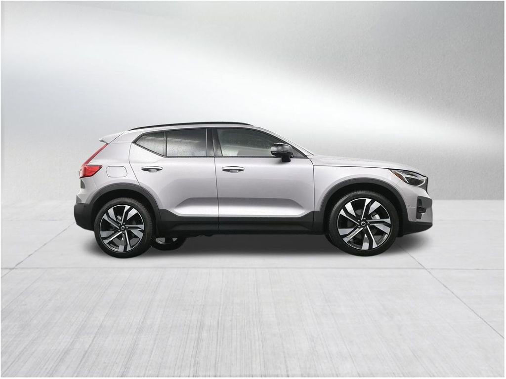 New 2026 Volvo XC40 B5 Plus AWD/4WD image 27