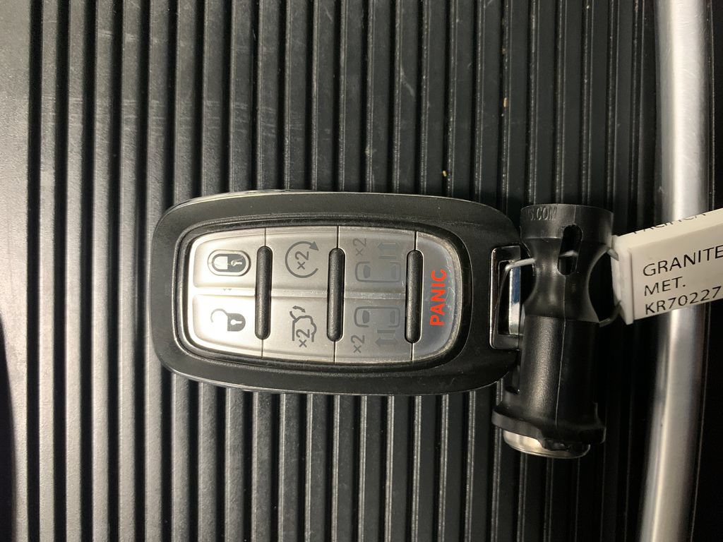 Used 2019 Chrysler Pacifica Touring-L Plus w/ Advanced Safetytec Group FWD image 36