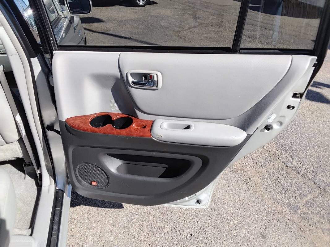 Used 2004 Toyota Highlander Limited image 17