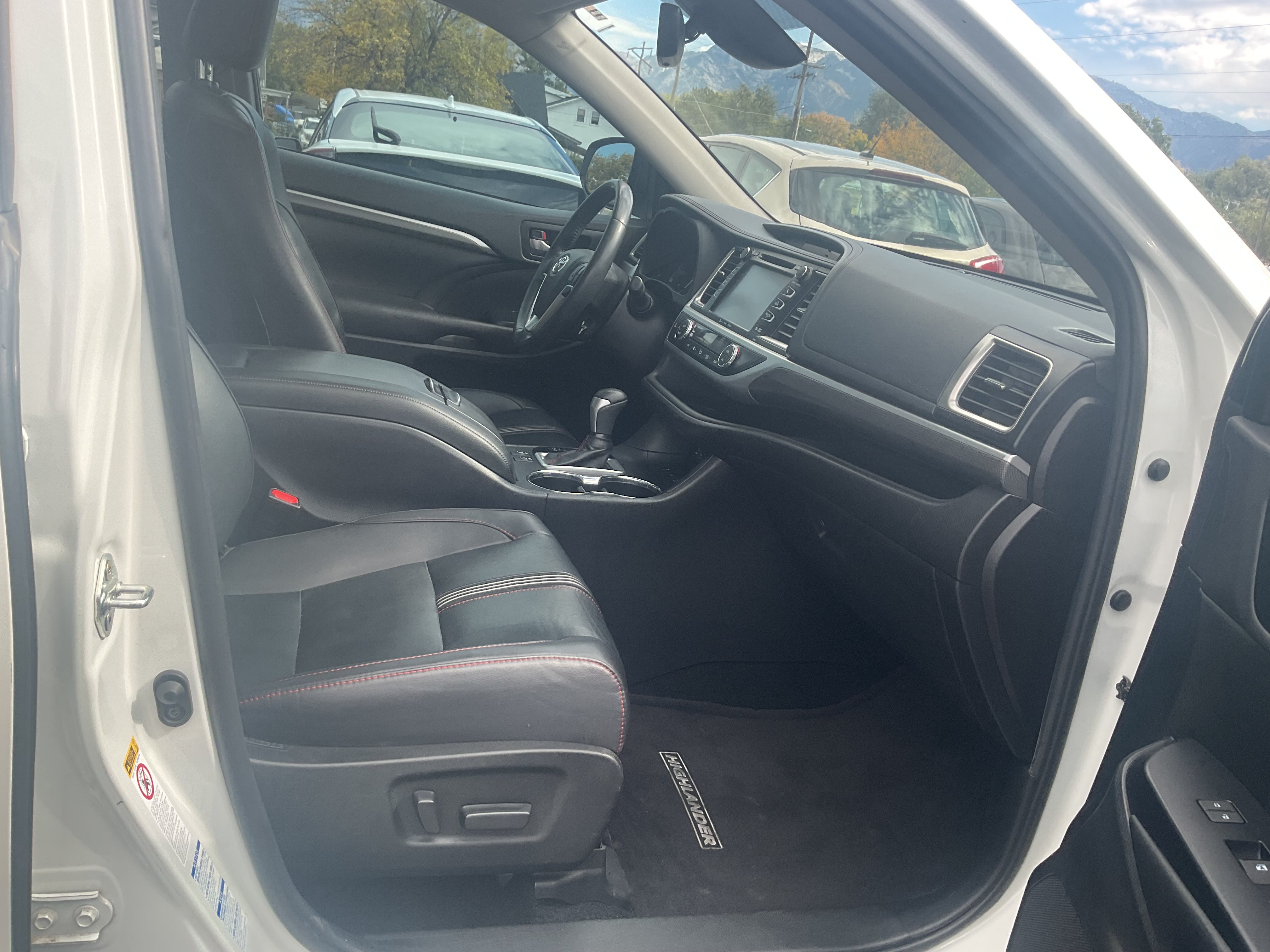 Used 2019 Toyota Highlander SE AWD/4WD image 11