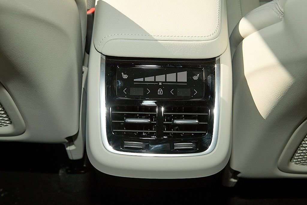 New 2026 Volvo XC60 B5 Ultra w/ Protection Package Premier image 23