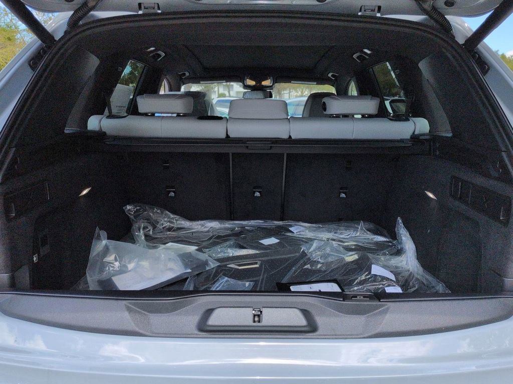 New 2026 BMW X5 xDrive40i w/ M Sport Package image 13