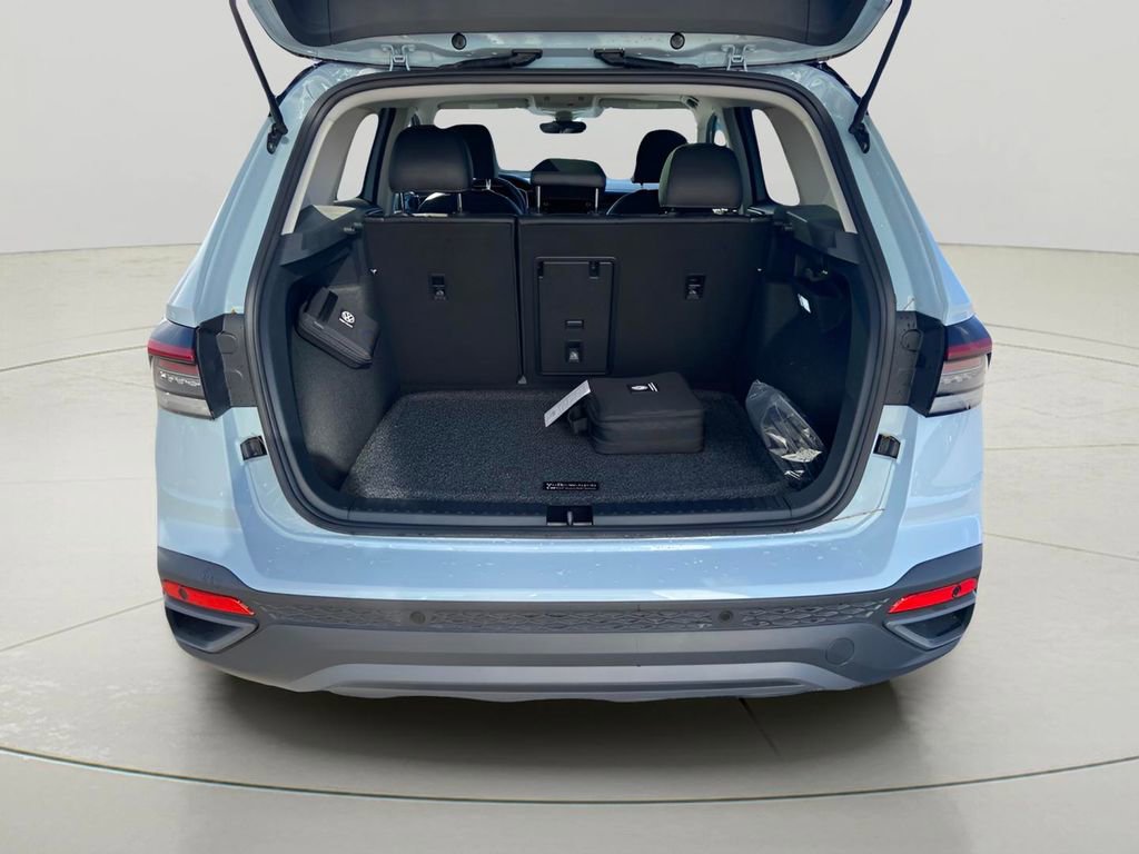 Used 2025 Volkswagen Taos SE image 11