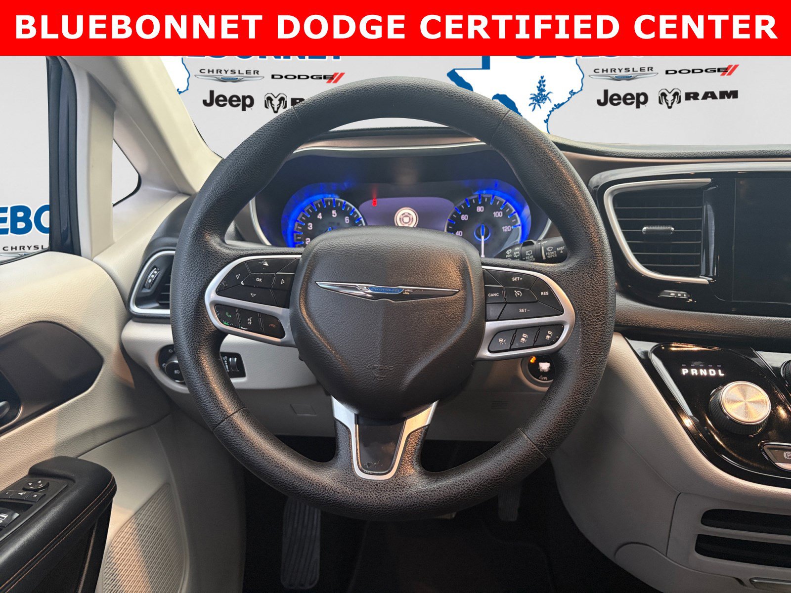 Used 2019 Chrysler Pacifica Touring Plus w/ Advanced Safetytec Group FWD image 13