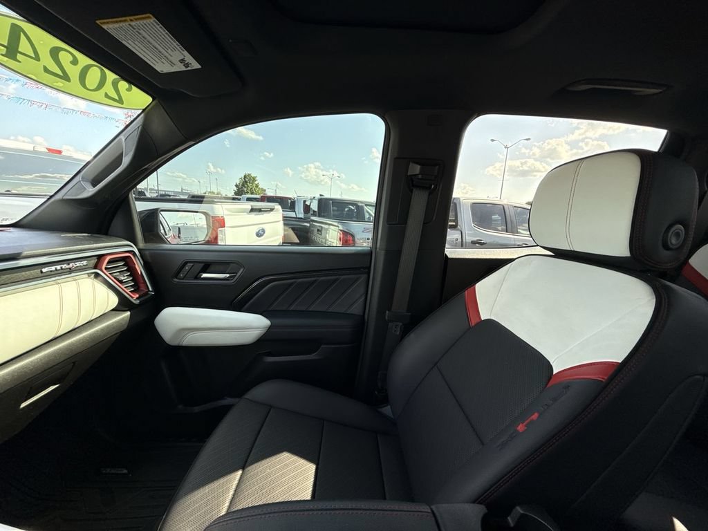 Used 2024 GMC Canyon AT4X AWD/4WD image 31