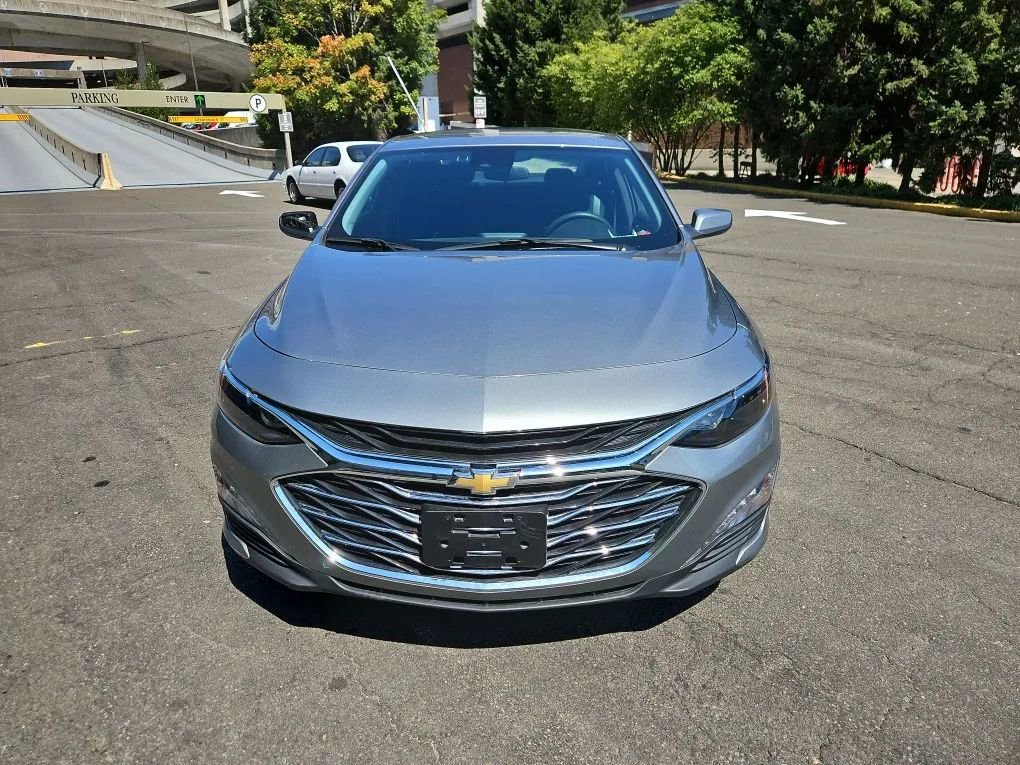 Used 2023 Chevrolet Malibu LT image 2