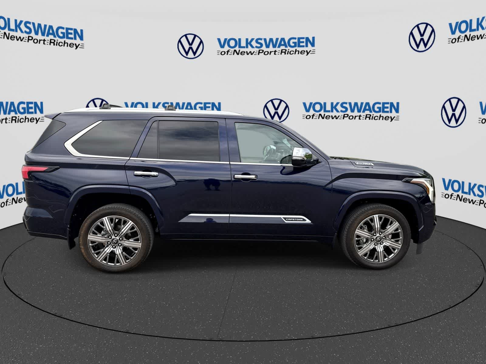 Used 2025 Toyota Sequoia Capstone AWD/4WD image 15
