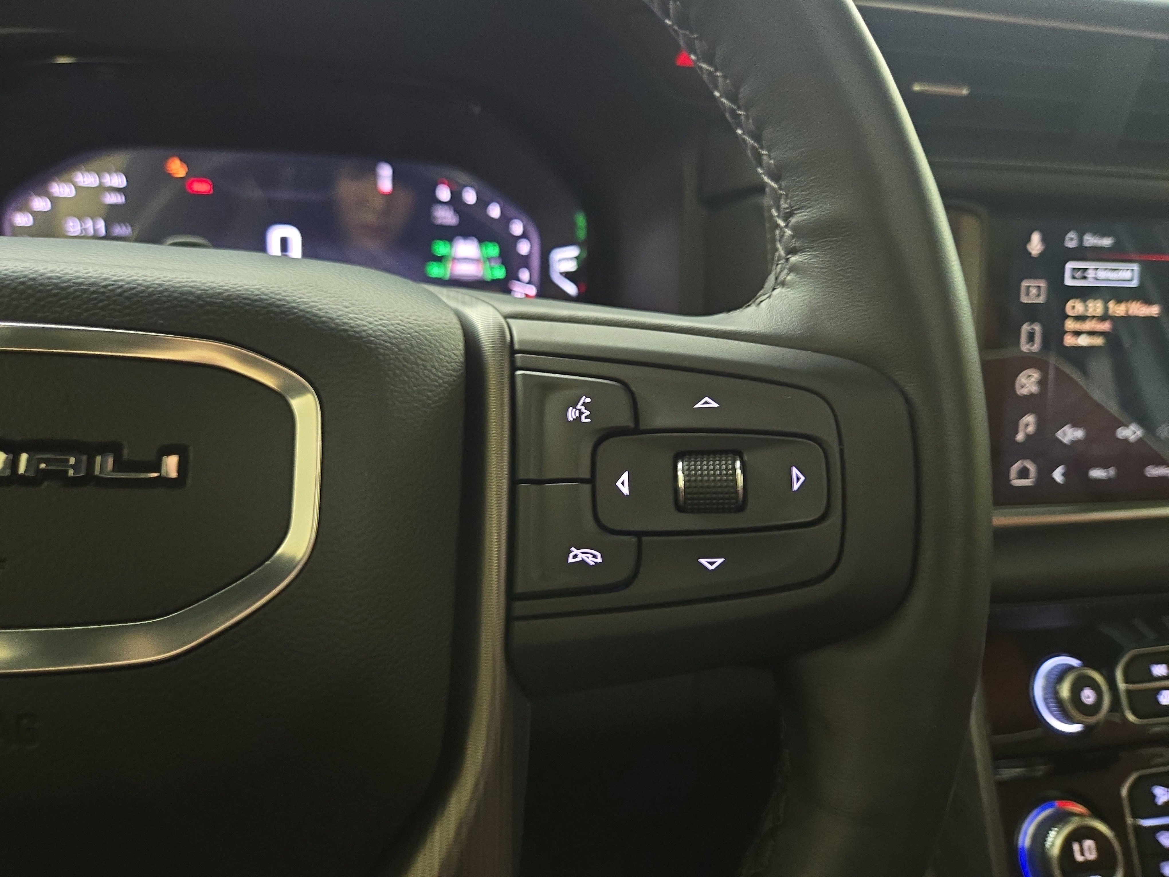 Used 2023 GMC Yukon XL Denali Ultimate AWD/4WD image 18
