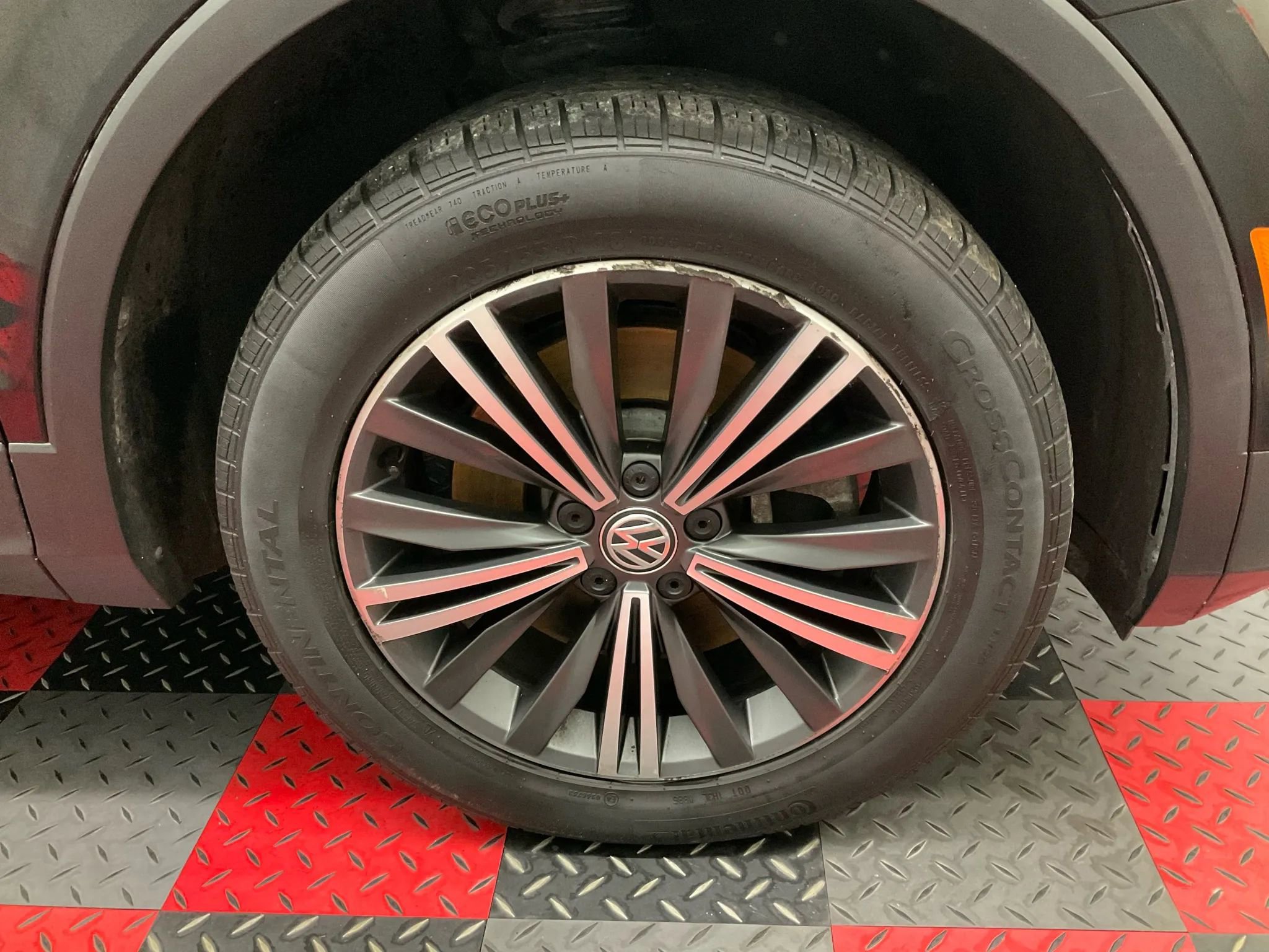 Used 2018 Volkswagen Tiguan SEL image 4