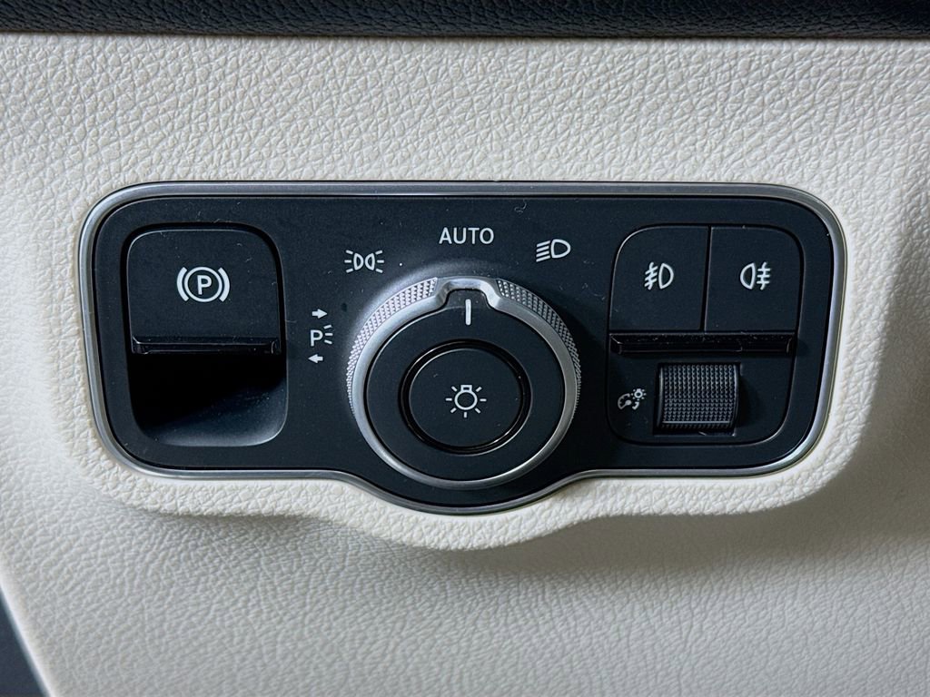 Used 2024 Mercedes-Benz GLB 250 GLB 250 image 10