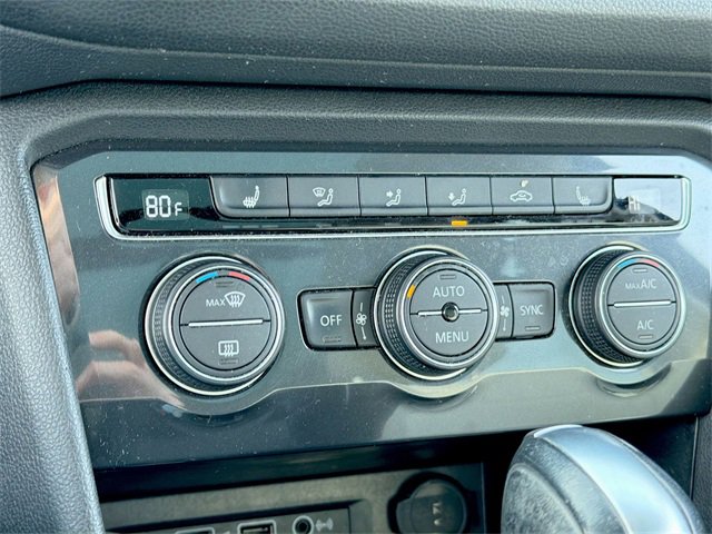 Used 2020 Volkswagen Tiguan SE w/ Panoramic Sunroof Package image 16