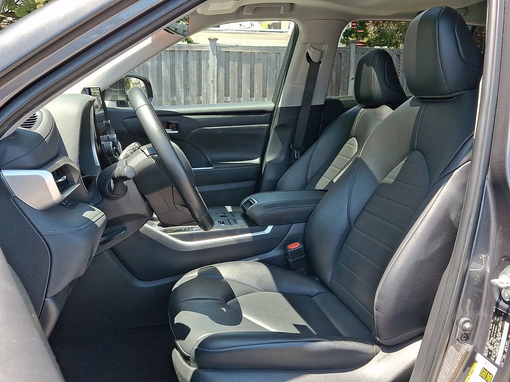 Used 2023 Toyota Highlander XLE AWD/4WD image 14