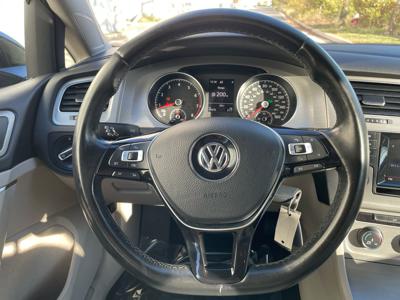 Used 2015 Volkswagen Golf S image 22