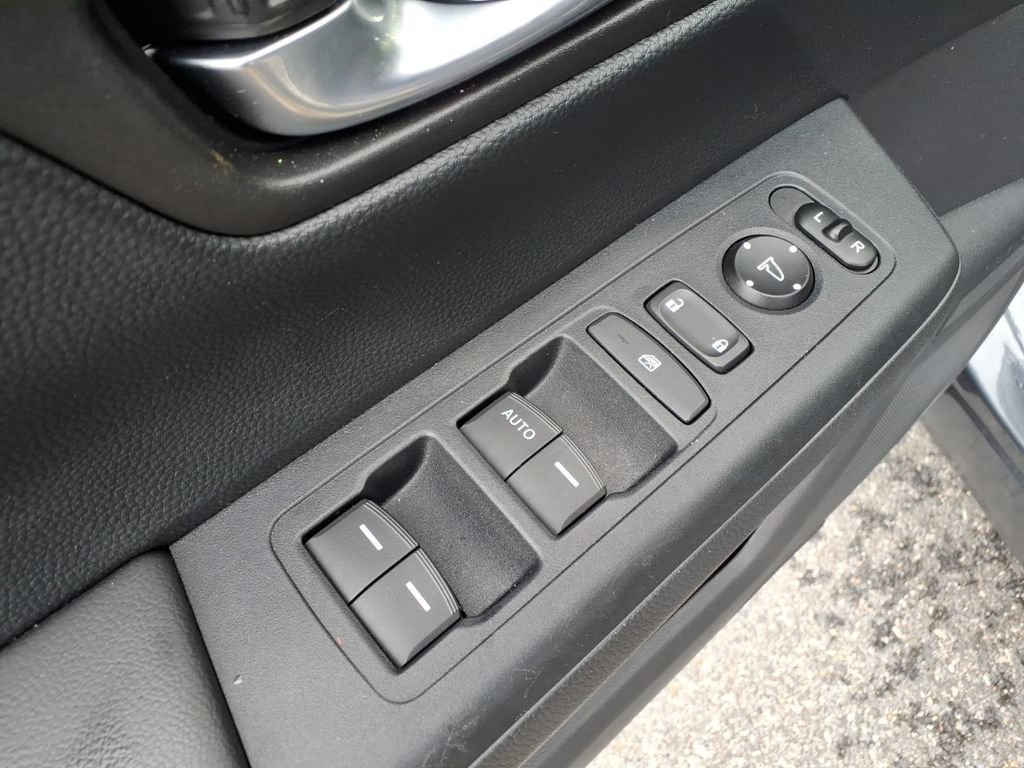 Used 2025 Honda CR-V LX image 13