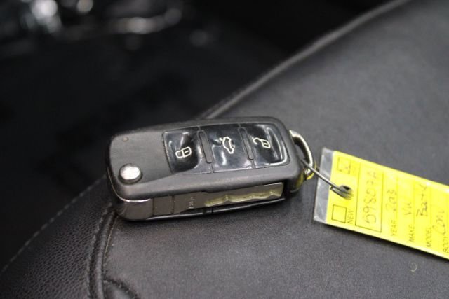 Used 2013 Volkswagen Beetle 2.0T image 13