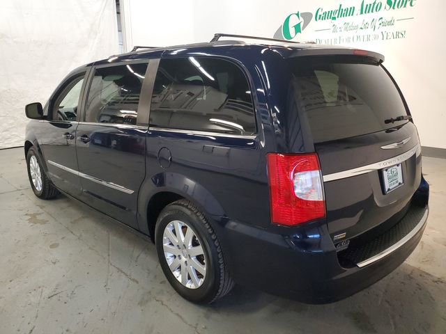 Used 2016 Chrysler Town & Country Touring image 6