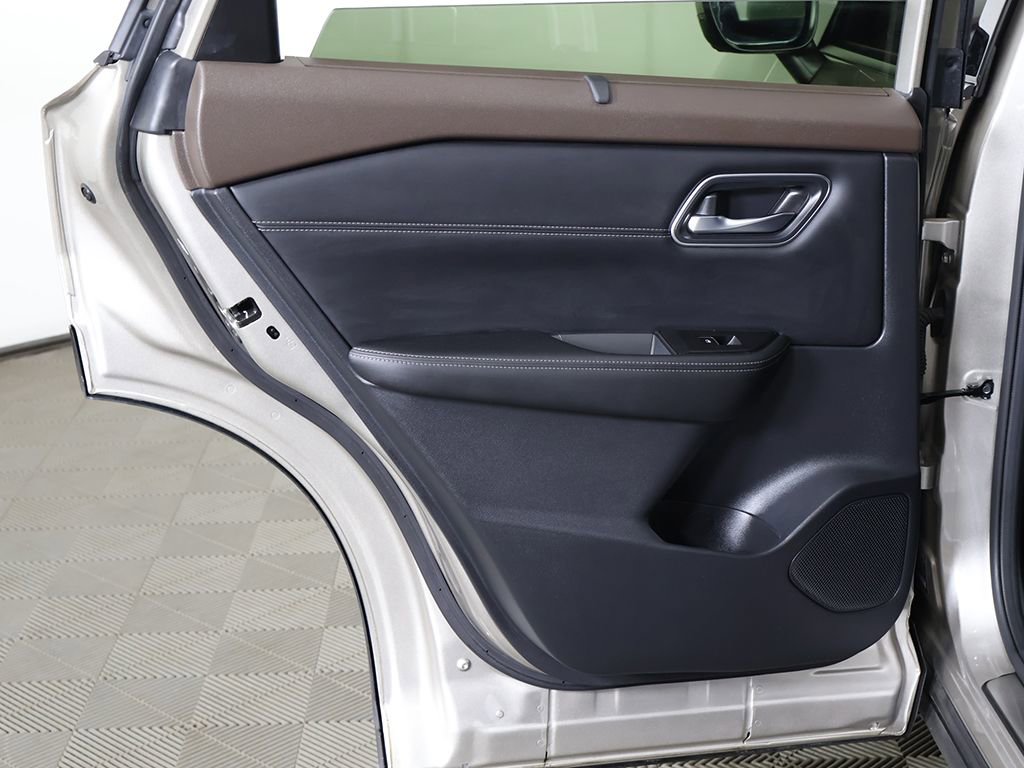 Used 2023 Nissan Rogue Platinum w/ Platinum Premium Package AWD/4WD image 28