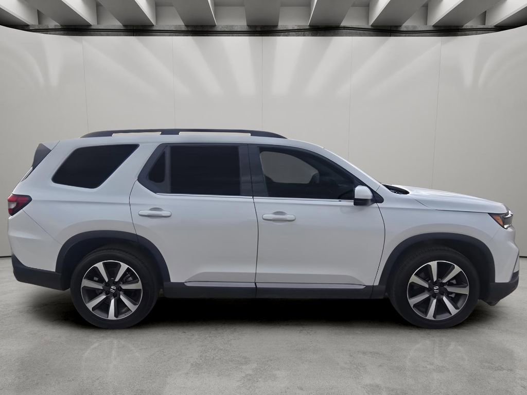 Used 2024 Honda Pilot Touring image 6