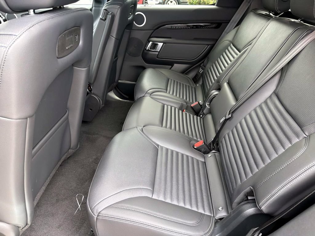 New 2026 Land Rover Discovery S AWD/4WD image 13