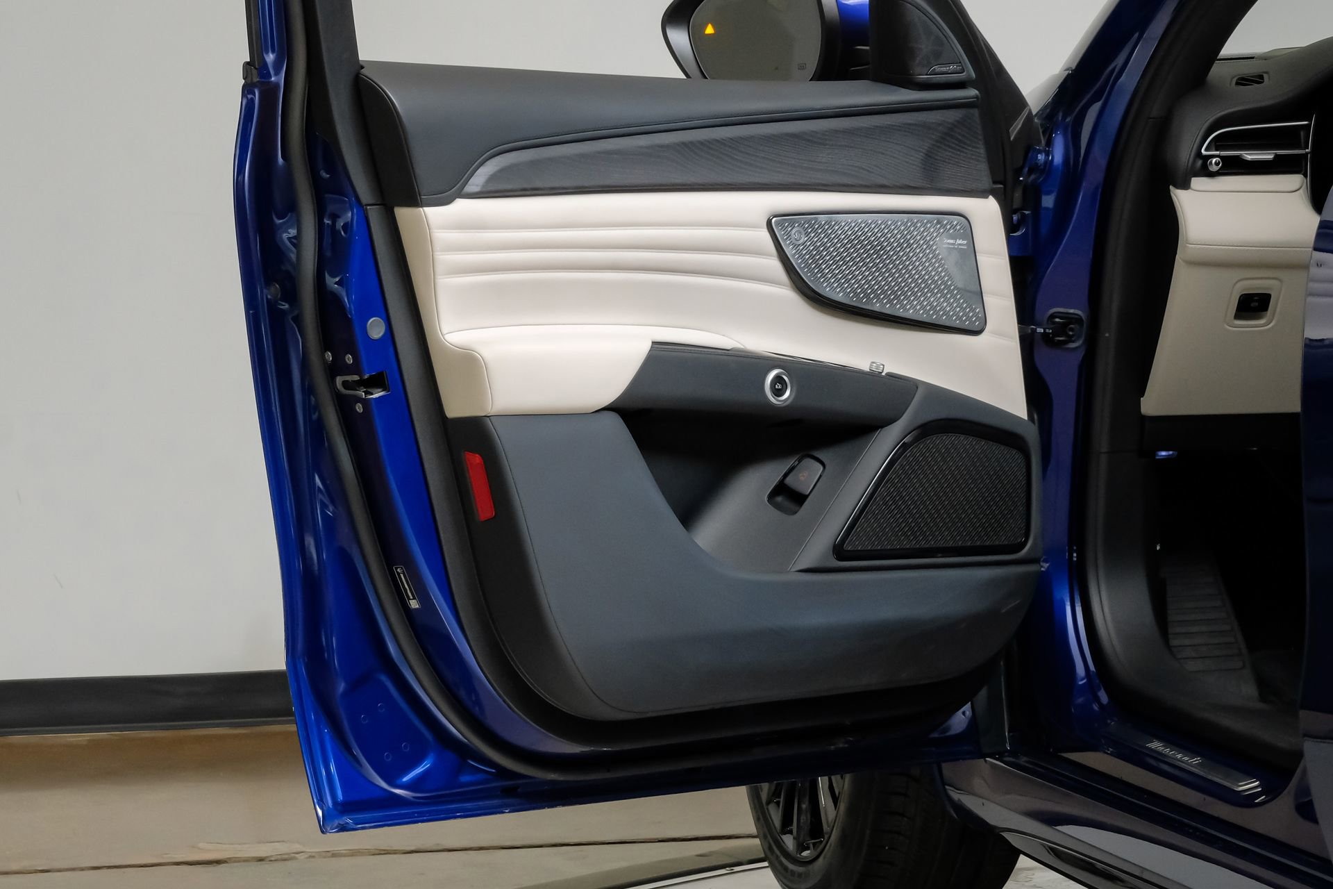 Used 2023 Maserati Grecale Modena image 41