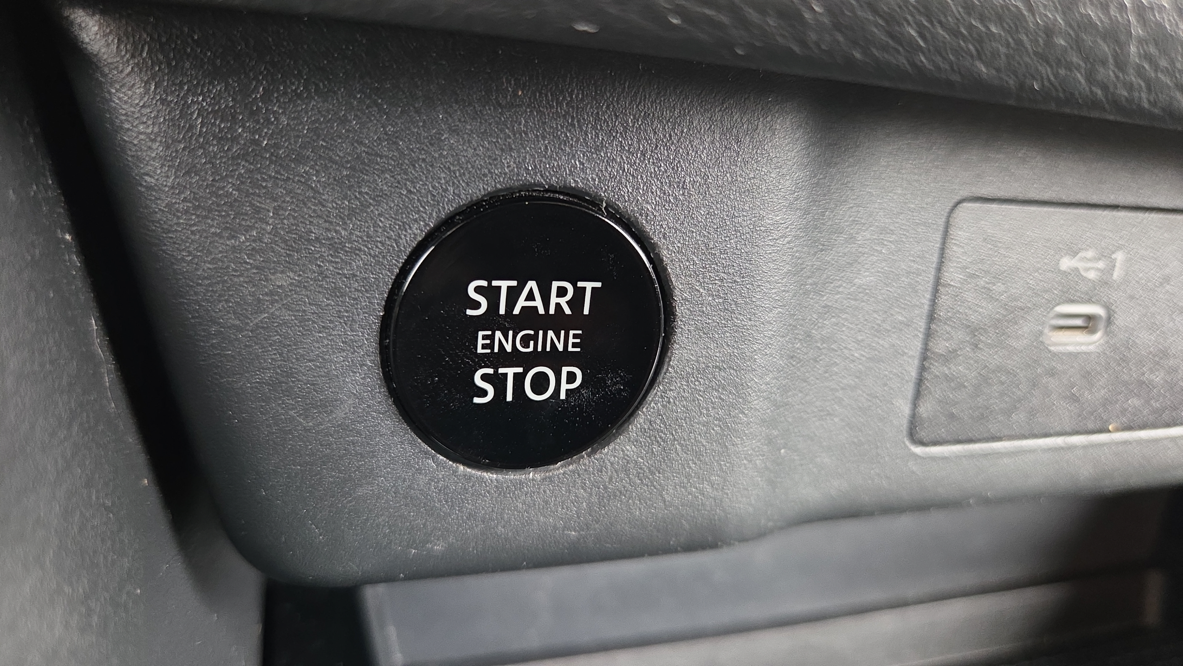 Used 2025 Nissan Rogue SV FWD image 23