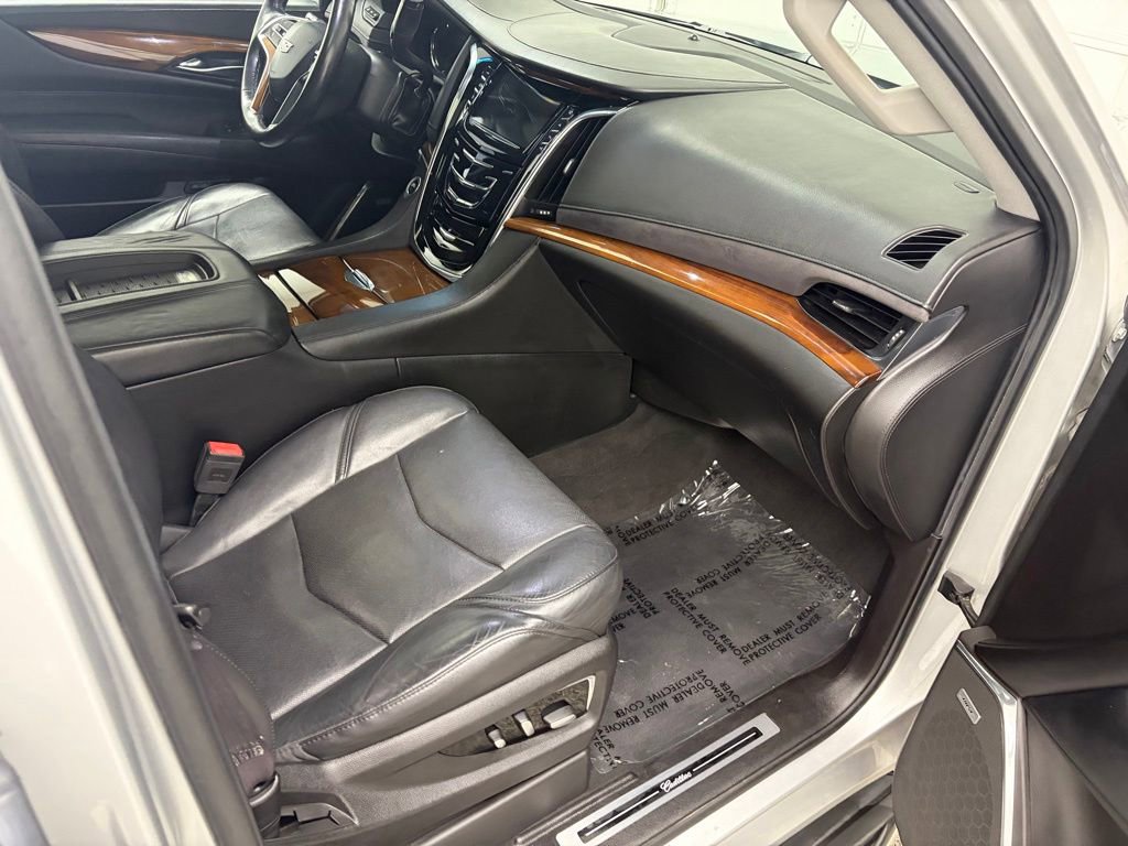 Used 2017 Cadillac Escalade ESV Luxury AWD/4WD image 46