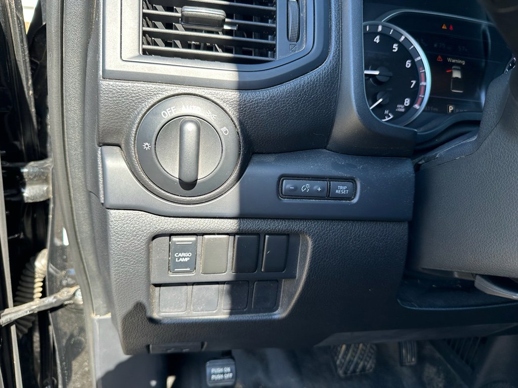 Used 2021 Nissan Titan S image 20