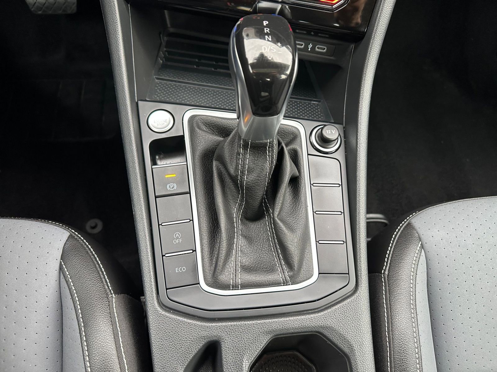 Used 2025 Volkswagen Jetta SE image 43