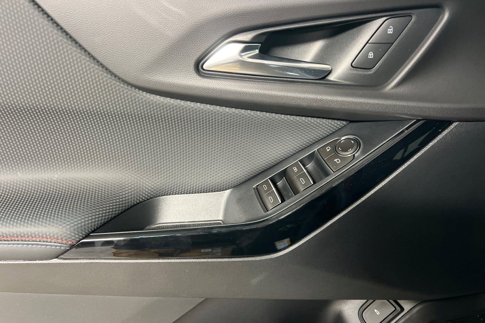 New 2026 Chevrolet Equinox RS w/ Safety and Technology Package FWD image 11