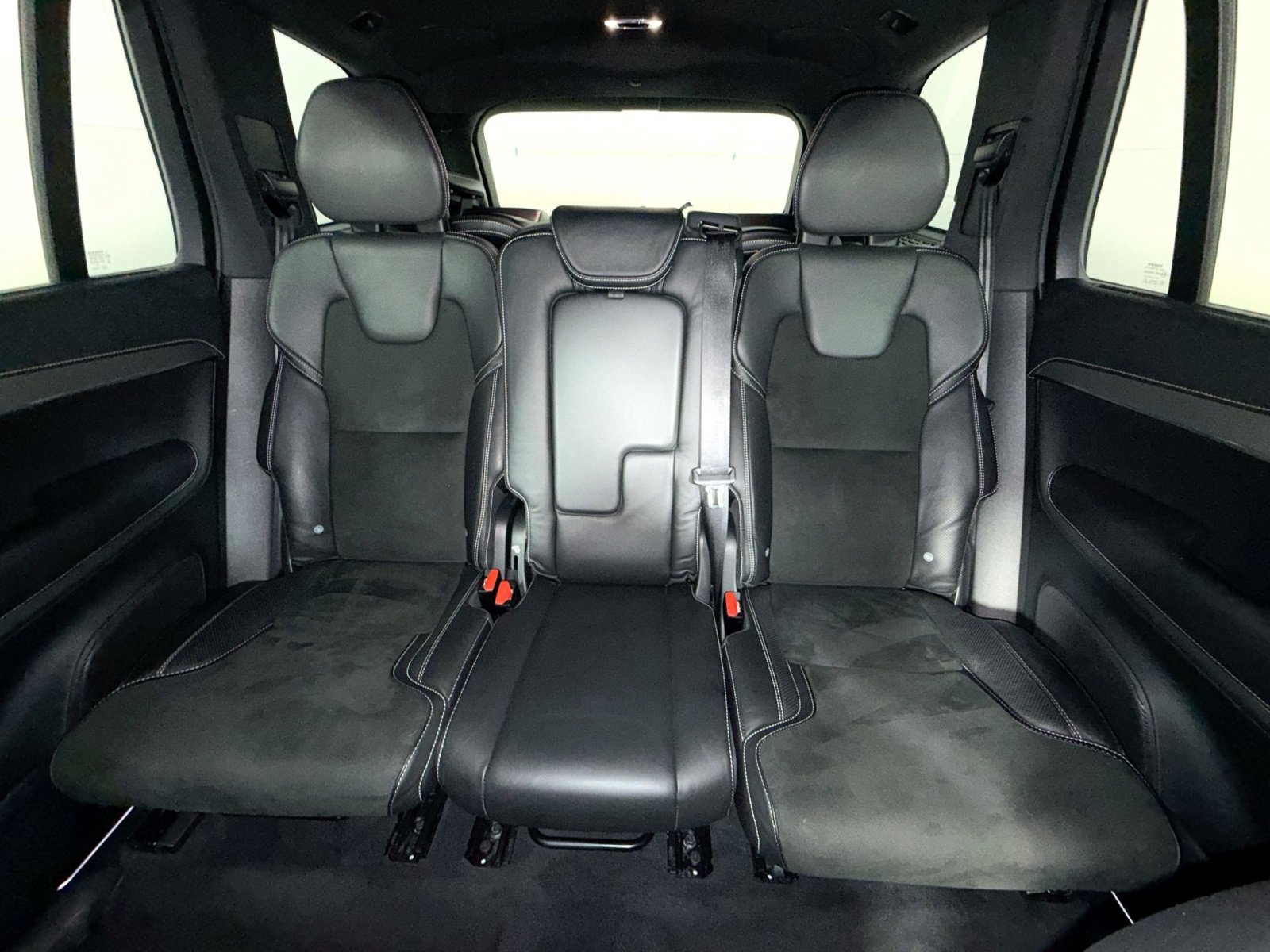 Used 2019 Volvo XC90 T6 R-Design w/ Advanced Package AWD/4WD image 25